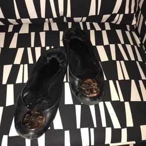 Tory Burch Reva flat black with gold logo